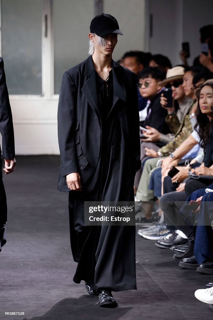 Yohji Yamamoto: Runway - Paris Fashion Week - Menswear Spring/Summer 2019