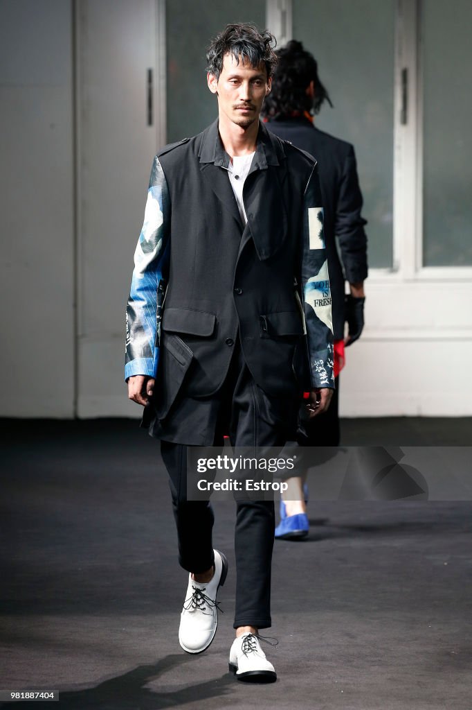 Yohji Yamamoto: Runway - Paris Fashion Week - Menswear Spring/Summer 2019