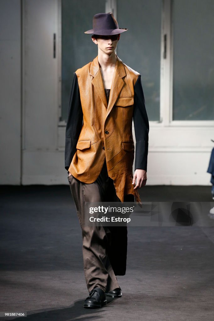 Yohji Yamamoto: Runway - Paris Fashion Week - Menswear Spring/Summer 2019