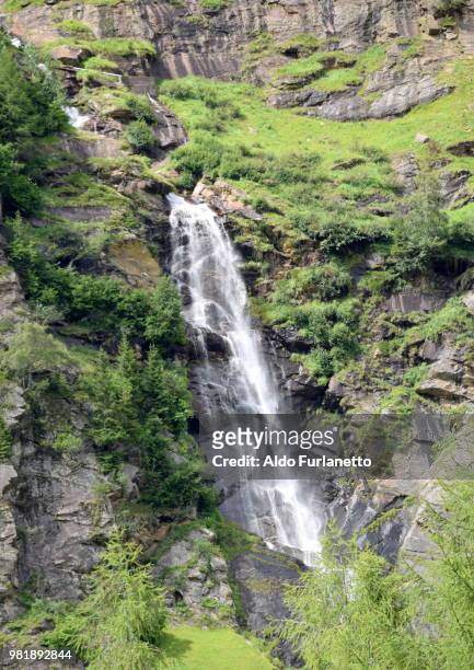 wasserfall in altapassiria sulla strada peer pfleders - wasserfall stock pictures, royalty-free photos & images