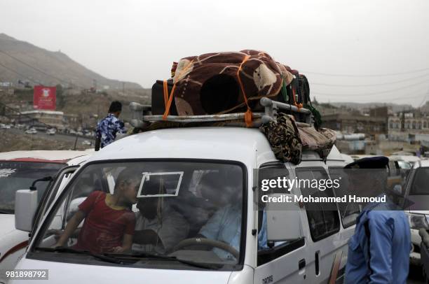 Yemenis displaced from the Yemen's western port city of Hodaida during fighting and airstrikes lunched to capture the city from Houthi fighters on...