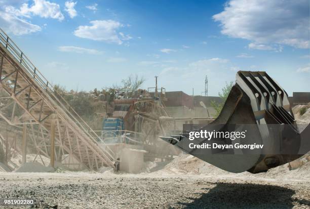 Fragmented Machines Fragmentation Photos and Premium High Res Pictures - Getty Images