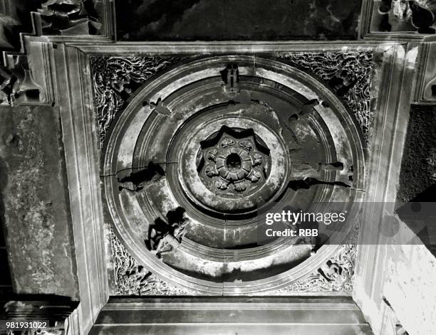 bhuleshwar temple ceiling - bhuleshwar temple stock pictures, royalty-free photos & images