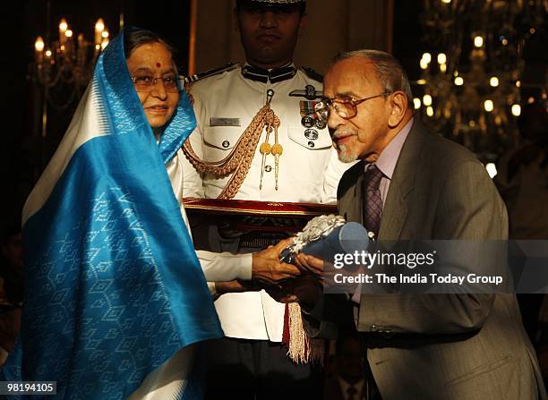 President Pratibha Patil presents the Padma Vibhushan to Ebrahim Hamed Alkazi at Rashtrapati Bhavan in New Delhi on Wednesday, March 31, 2010.