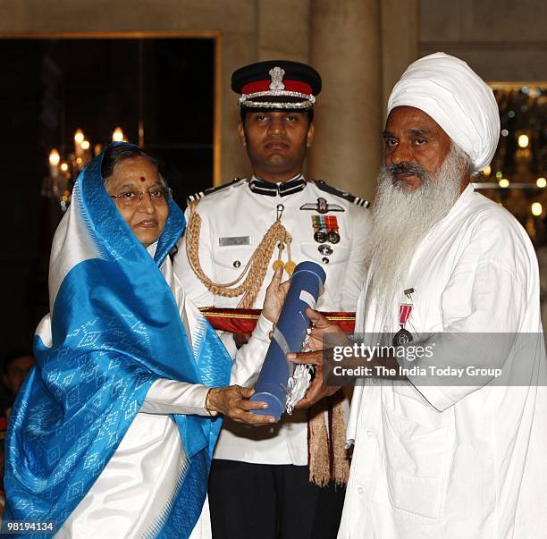 President Pratibha Patil presents the Padma Shri to Baba Sewa Singh at the Rashtrapati Bhavan in New Delhi on Wednesday, March 31, 2010.