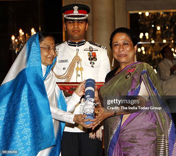 Actor Arundhati Nag receives the Padma Shri from President Pratibha Patil at the Rashtrapati Bhavan in New Delhi on Wednesday, March 31, 2010.