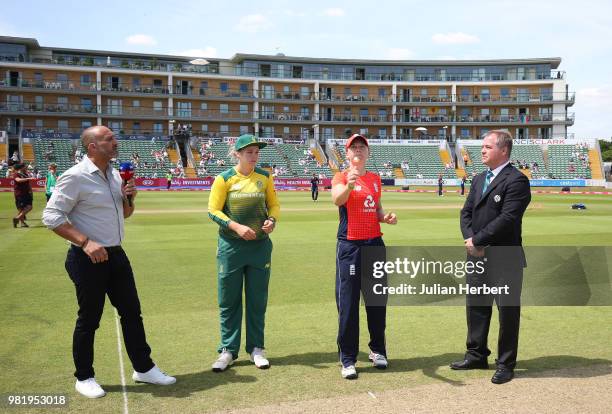 Mark Butcher and Match Referee Phil Whitticase oversee the coin toss by Heather Knight of England and Dan Van Niekerk of South Africa during the...