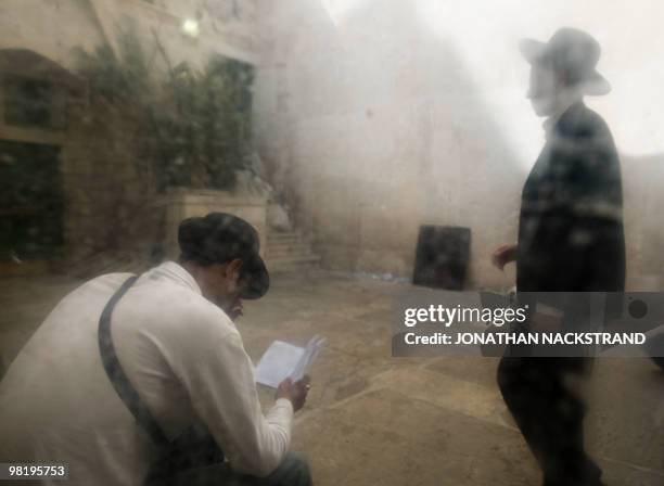 Orthodox Jewish men pray inside the Tomb, News Photo