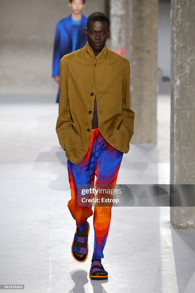 Dries Van Noten: Runway - Paris Fashion Week - Menswear Spring/Summer 2019