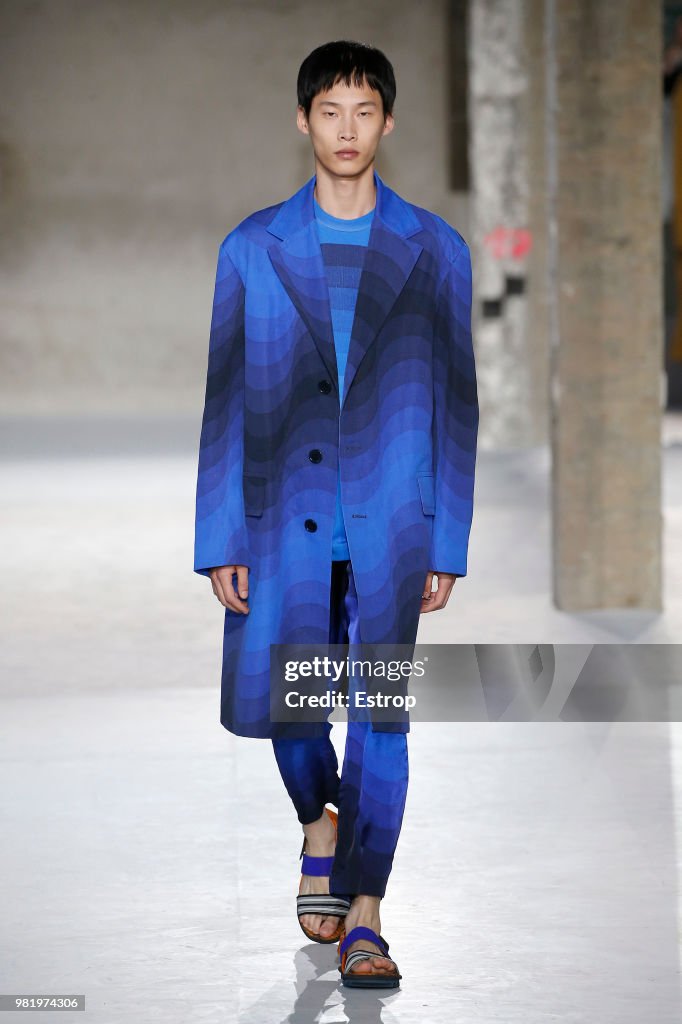 Dries Van Noten: Runway - Paris Fashion Week - Menswear Spring/Summer 2019