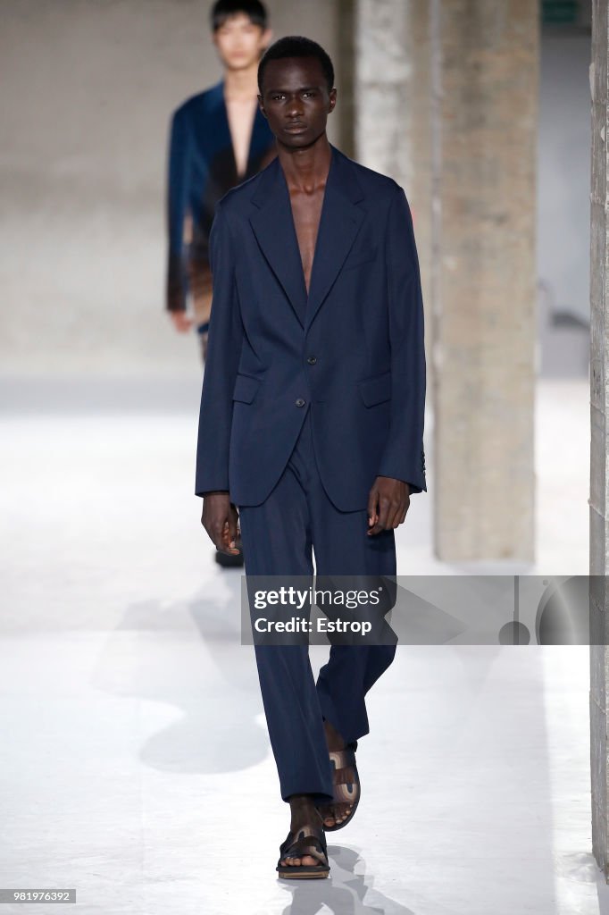 Dries Van Noten: Runway - Paris Fashion Week - Menswear Spring/Summer 2019