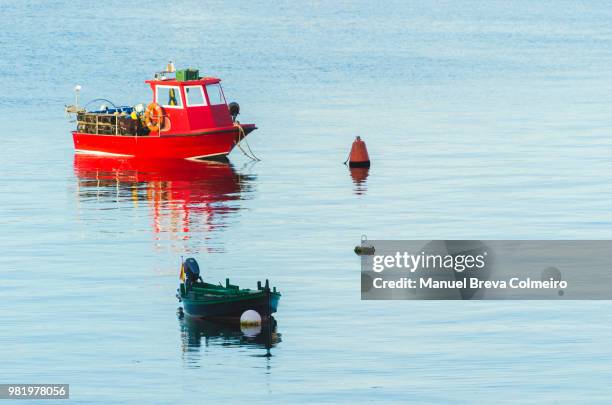 boats in ria de arousa, galicia - trawler net stock pictures, royalty-free photos & images