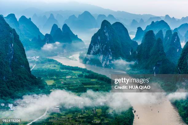 dawn of li river - qiao stock-fotos und bilder