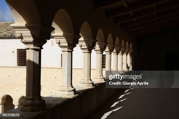 sicilian cloister - aprile fotografías e imágenes de stock