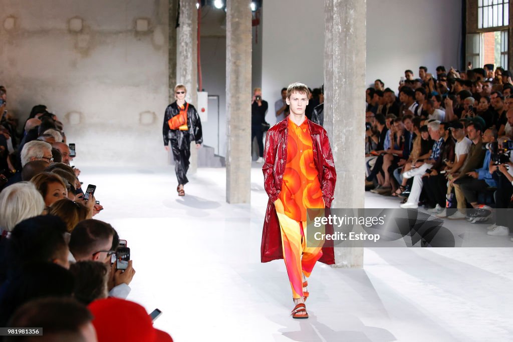 Dries Van Noten: Details - Paris Fashion Week - Menswear Spring/Summer 2019