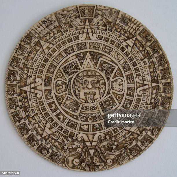 aztec calendar - calendario azteca fotografías e imágenes de stock