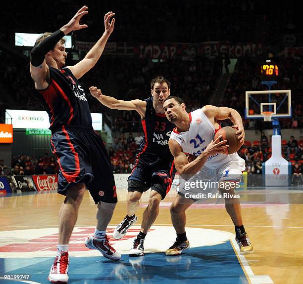 Trajan Langdon, #21 of CSKA Moscow competes with Carl English, #23 and Tiago Splitter, #21 of Caja Laboral during the Euroleague Basketball 2009-2010...