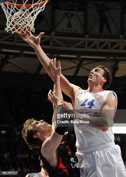 Sasha Kaun, #24 of CSKA Moscow competes with Tiago Splitter, #21 of Caja Laboral during the Euroleague Basketball 2009-2010 Play Off Game 4 between...
