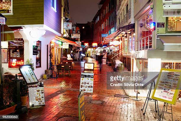 restaurant-lined street in istanbul - silvia otte stock pictures, royalty-free photos & images