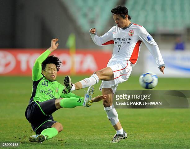 Park Won Jae of South Korea's Jeonbuk Motors fights for the ball with Jiang Pengxiang of China's Changchun Yatai FC during a preliminary Group F...