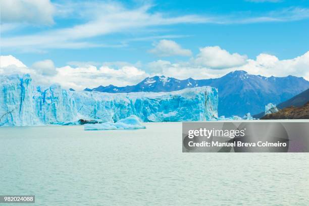 perito moreno glacier - lake argentina stockfoto's en -beelden