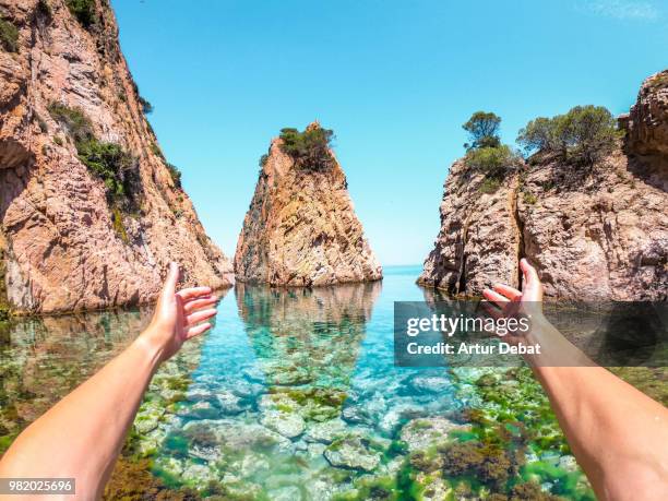 guy in a paradise transparent water in costa brava in the most hidden place. - debat fotografías e imágenes de stock