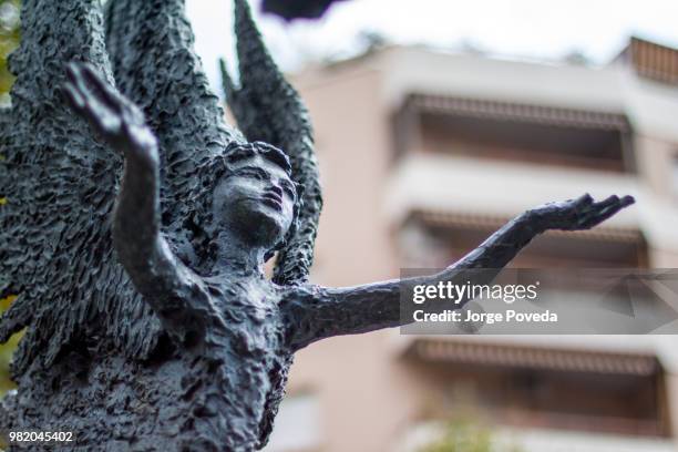el bon temps perseguint la tempesta - bon temps stock pictures, royalty-free photos & images