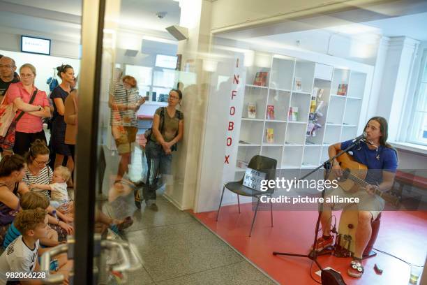 June 2018, Berlin, Germany: Adam Wendler, musician, performs during the opening ceremony of the "Fête de la Musique". The music festival on the 21st...