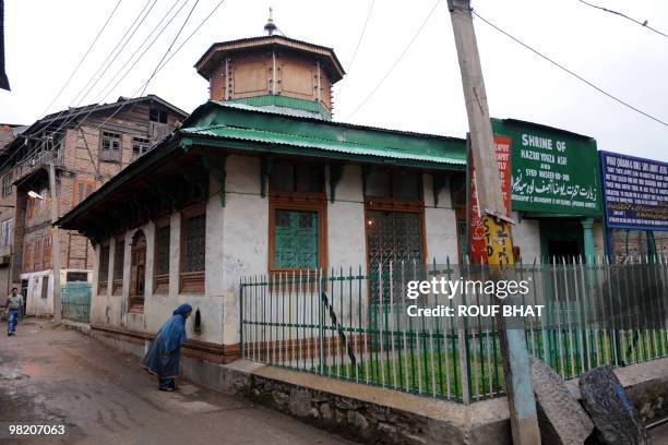 India-unrest-Kashmir-religion-Easter,FOCUS" by Izhar Wani A woman prays at a small opening to The Rozabal Shrine in Srinagar on March 30, 2010....