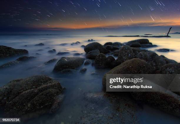Tide Rising Falling Falling Tide Photos and Premium High Res Pictures - Getty Images