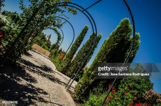 la alhambra - jardines del generalife - jardines stock-fotos und bilder