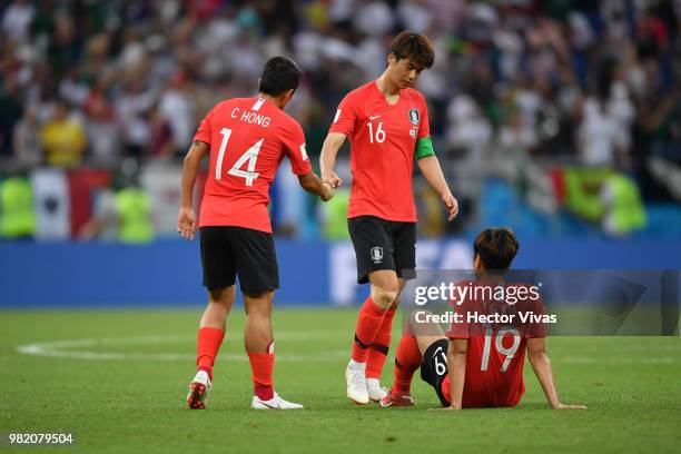 Kim Young-Gwon, Chul Hong annd Ki Sung-Yueng of Korea Republic look dejected during the 2018 FIFA World Cup Russia group F match between Korea...
