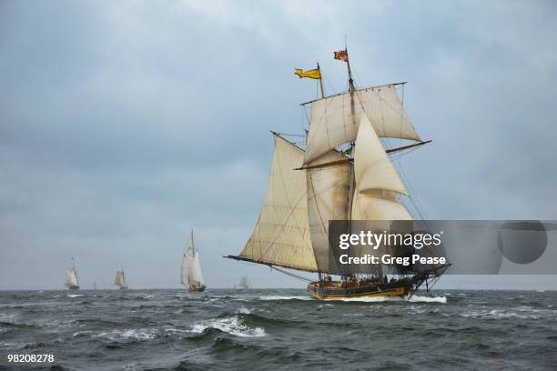 pride of baltimore ii racing on the chesapeake bay - greg pease stock pictures, royalty-free photos & images