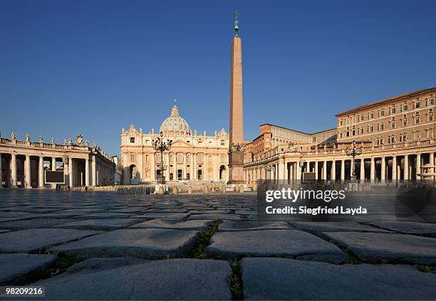 st. peter's square  - vatican stock-fotos und bilder