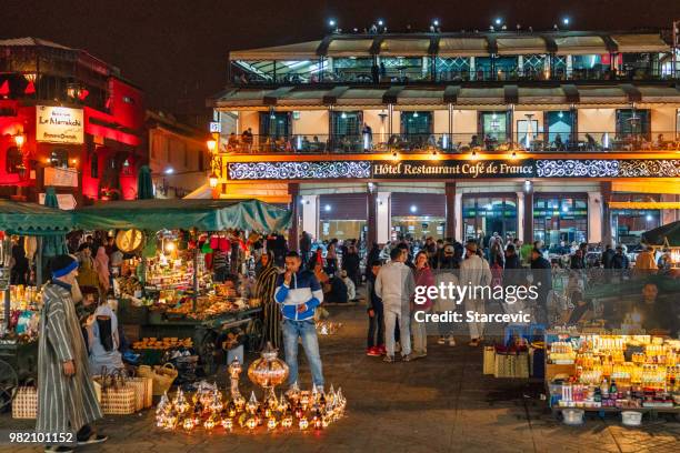 摩洛哥馬拉喀什麥迪那地區熱鬧的廣場 - djemma el fna square 個照片及圖片檔