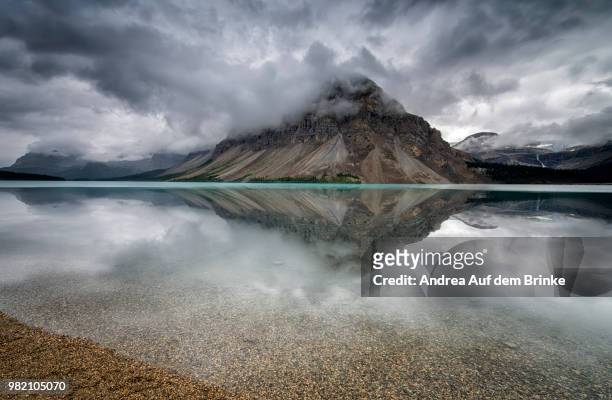 bow lake - auf dem land stock pictures, royalty-free photos & images
