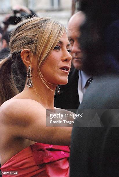 Actress Jennifer Aniston arrives to attend the premiere of the film 'Le chasseur de Primes' at Cinema Gaumont Marignan on March 28, 2010 in Paris,...