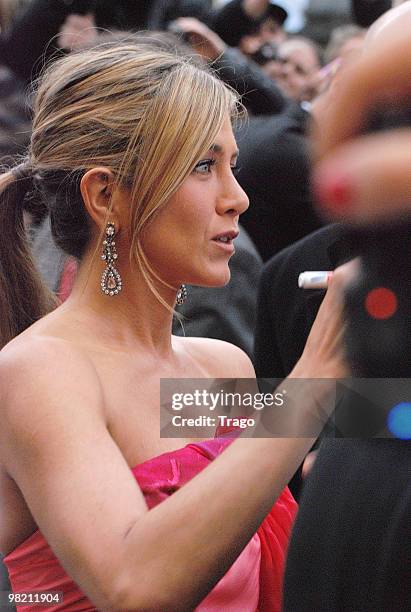 Actress Jennifer Aniston arrives to attend the premiere of the film 'Le chasseur de Primes' at Cinema Gaumont Marignan on March 28, 2010 in Paris,...