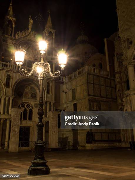 venedig bei nacht ii - venedig fotografías e imágenes de stock