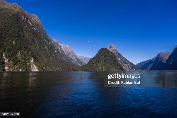 mitre peak - mitre peak stock pictures, royalty-free photos & images