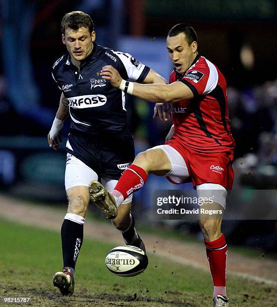 Rico Gear of Worcester is challenged by Mark Cueto of Sale during the Guinness Premiership match between Sale Sharks and Worcester Warriors at...