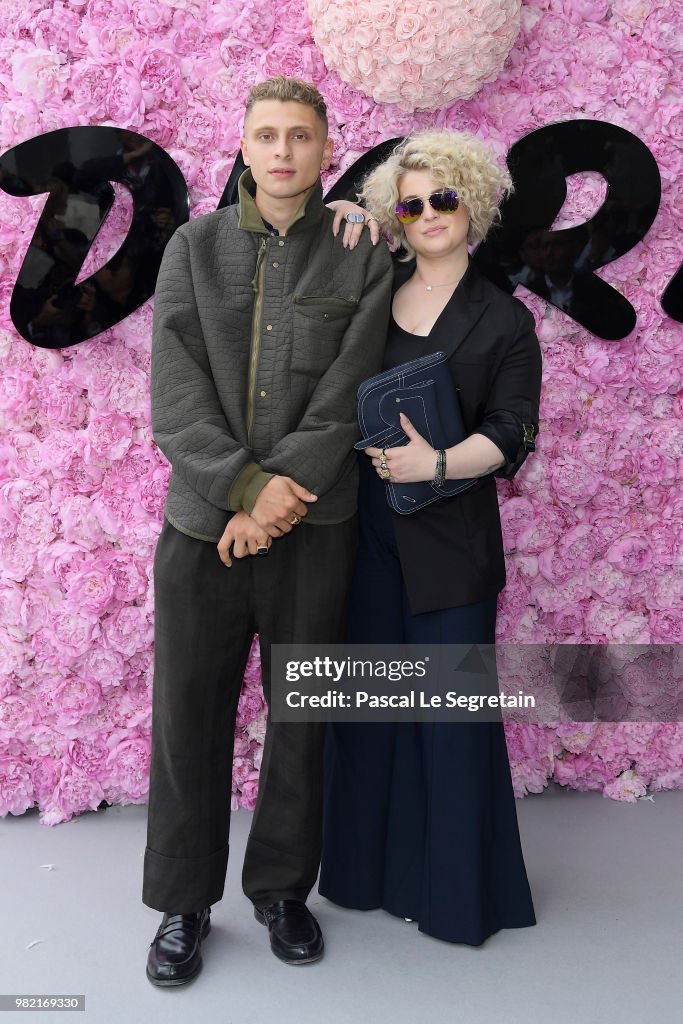 Dior Homme : Outside Arrivals - Paris Fashion Week - Menswear Spring/Summer 2019