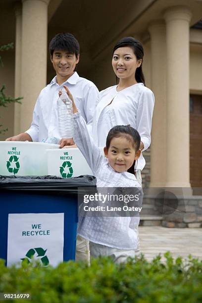 family doing recycling - instructional materials center stock pictures, royalty-free photos & images
