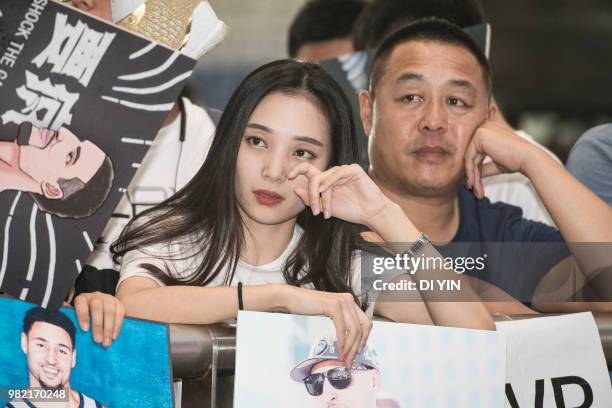 Player Klay Thompson of the Golden State Warriors is welcomed by fans at Beijing Capital International Airport on June 24, 2018 in Beijing, China.
