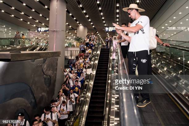 Player Klay Thompson of the Golden State Warriors arrives at Beijing Capital International Airport on June 24, 2018 in Beijing, China.