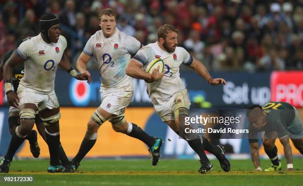 Chris Robshaw of England breaks with the ball during the third test match between South Africa and England at Newlands Stadium on June 23, 2018 in...