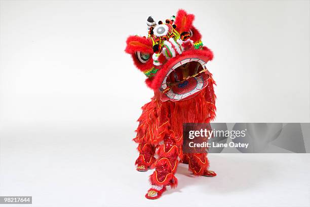 chinese traditional lion dancing - imitazione-di-animali foto e immagini stock