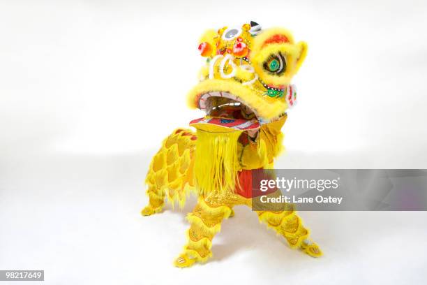 chinese traditional lion dancing - imitazione-di-animali foto e immagini stock