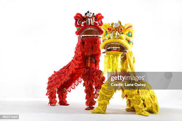 chinese traditional lion dancing - imitazione-di-animali foto e immagini stock