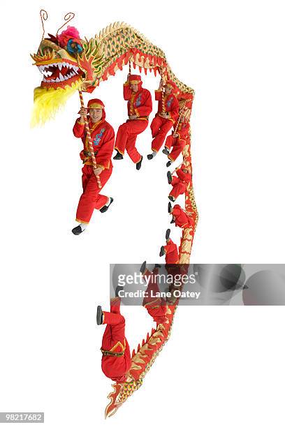 chinese traditional lion dancing - im kreis drehen stock-fotos und bilder